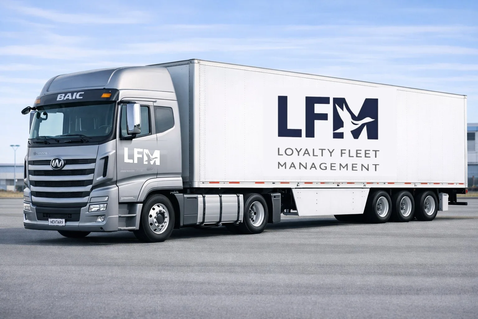 Tractocamión con caja seca de 53 pies de Loyalty Fleet Management